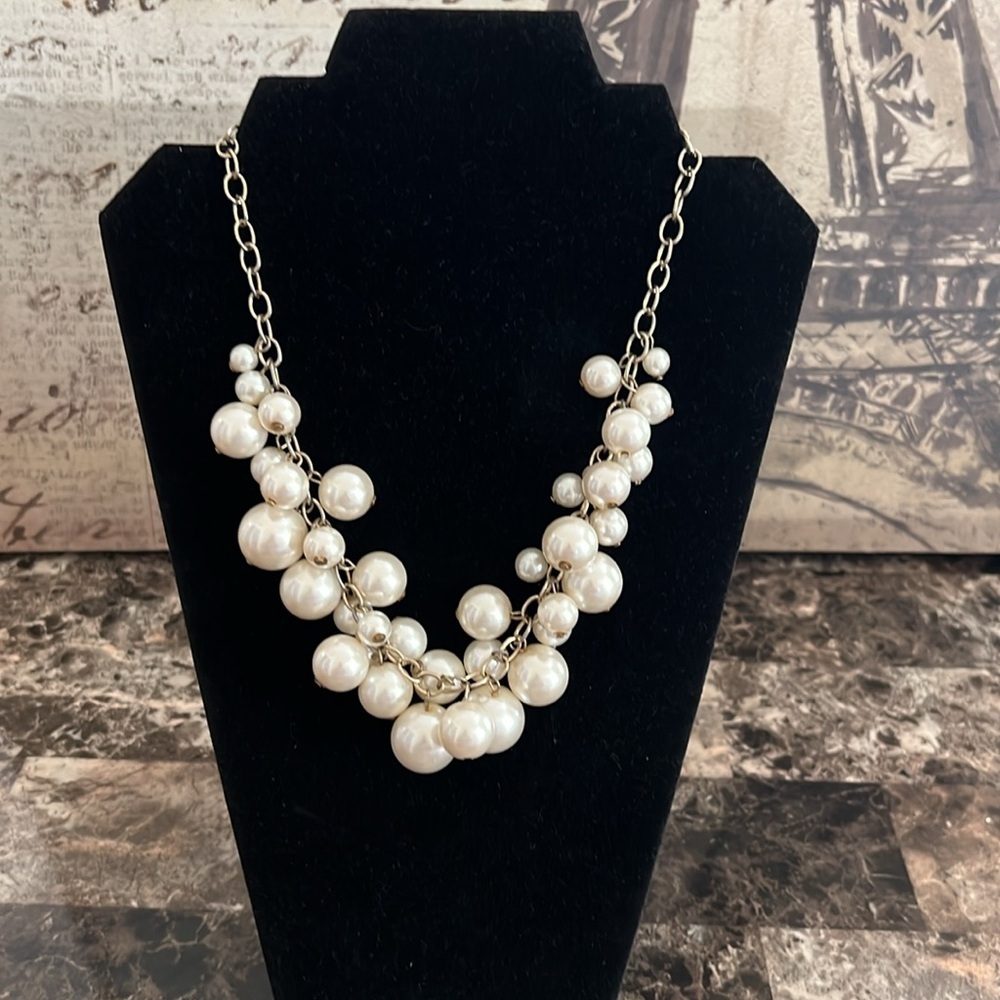 Elegant Pearl Cluster Necklace EUC - Picture 5 of 7